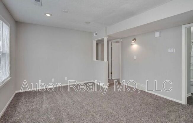 4615 FREEMAN AVE