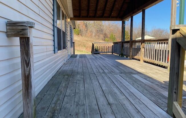 COUNTRY LIVING! 3 BEDROOM 2 BATH IN SENECA-$1375 RENT-$1375DEPOSIT