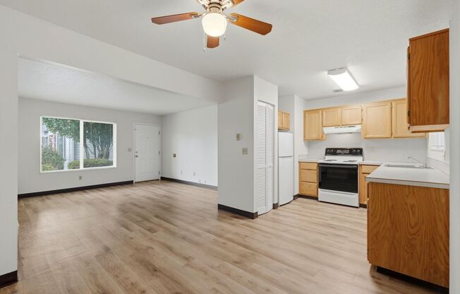 3 beds, 1 bath, 886 sqft, $1,575, Unit 16