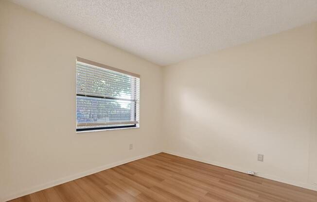 2 beds, 2 baths, 806 sqft, $2,000