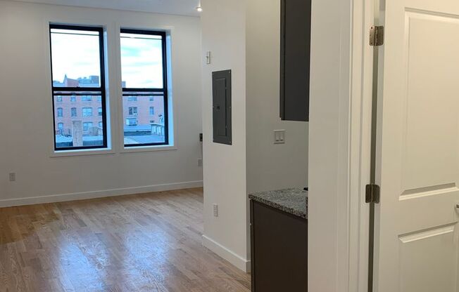 Studio, 1 bath, 415 sqft, $1,595, Unit 64-207