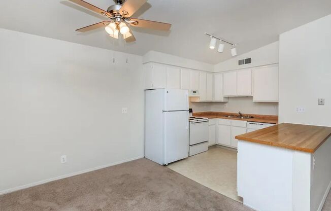 2 beds, 1 bath, 984 sqft, $1,675, Unit 135