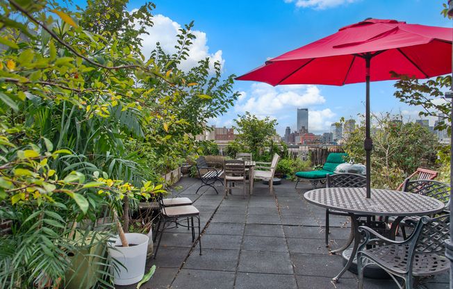 241 E 7 ST
