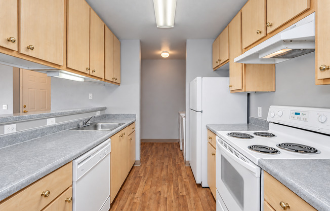 2 beds, 2 baths, $1,495, Unit 32