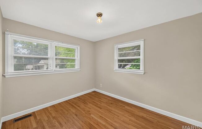 3 beds, 1 bath, 1,292 sqft, $1,900, Unit Barton Place- 45