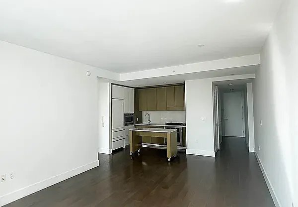 1 bed, 1 bath, 761 sqft, $4,100, Unit 40F