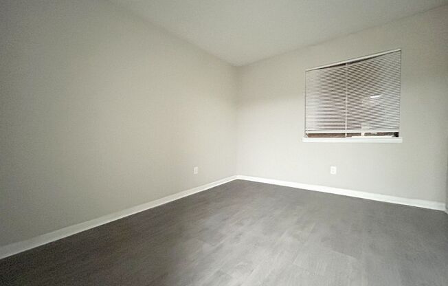 3 beds, 1 bath, $1,495, Unit Unit 3