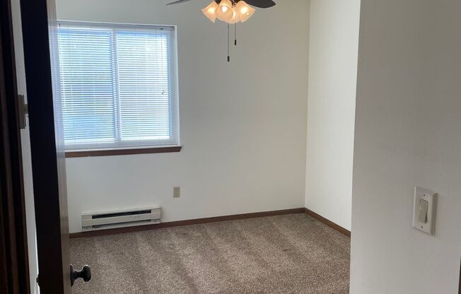 3 beds, 1 bath, 1,040 sqft, $1,800, Unit 3156-103