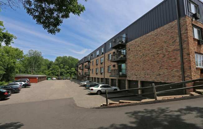 Edina Manor Apartments exterior, Edina, Minnesota