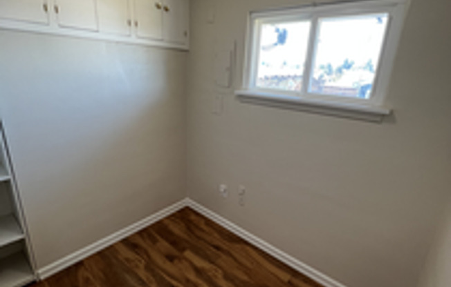 2 beds, 1 bath, $2,350