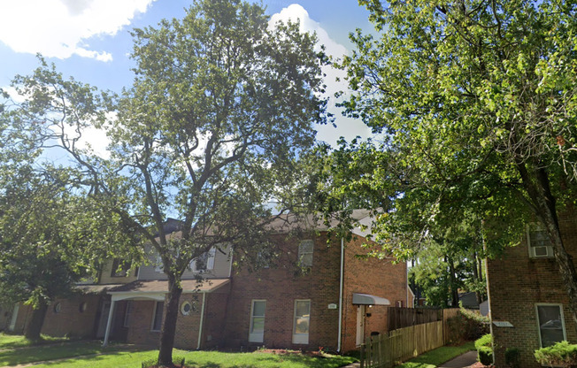 Charming Virginia Beach Townhouse: Comfort, Convenience, and Coastal Living Await!