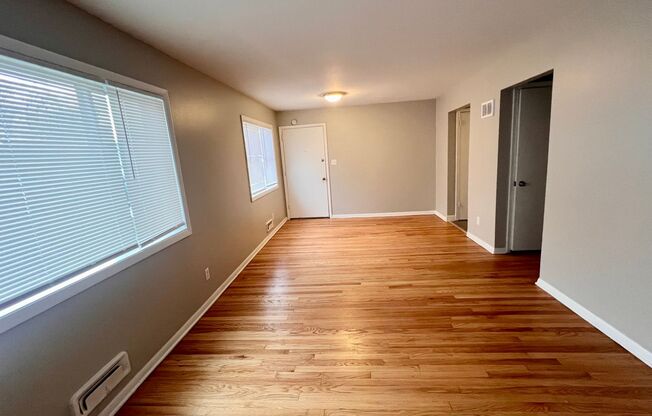 2 beds, 1 bath, $990, Unit 05