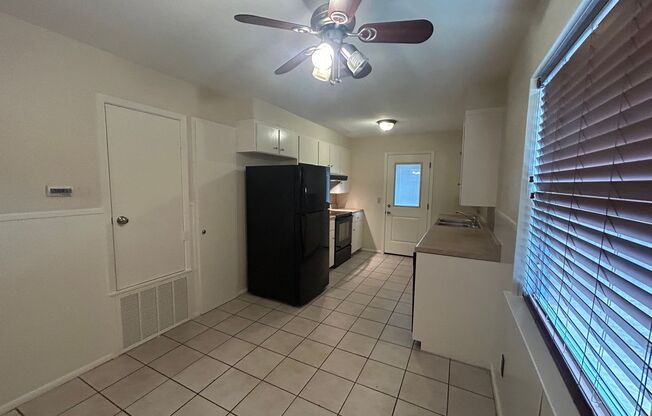 2 beds, 1 bath, $1,495