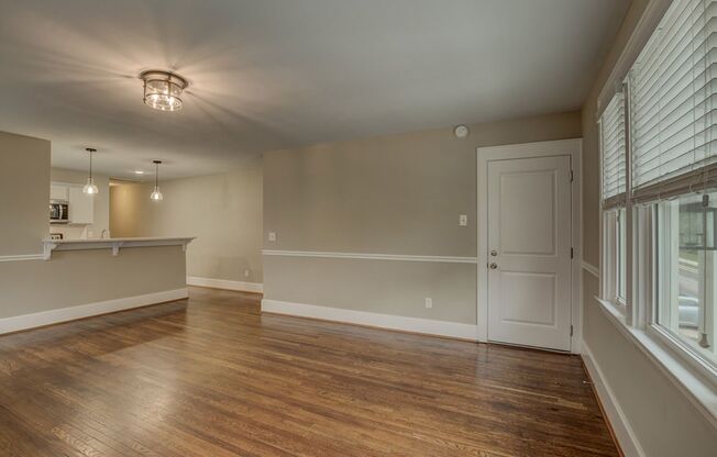 2 beds, 1 bath, $1,395, Unit 4