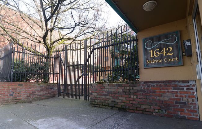 Melrose Court Apartments