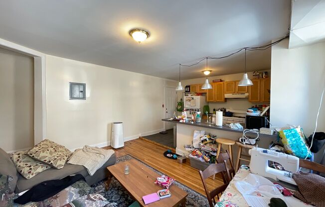 3 beds, 1 bath, 1,400 sqft, $1,575, Unit 4532-B9