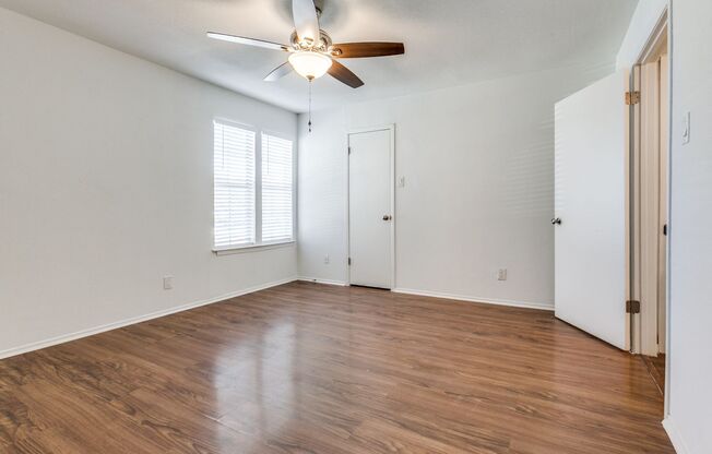 2 beds, 1 bath, $1,500, Unit #2033