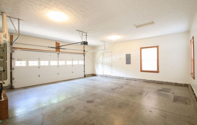 2 beds, 2 baths, 1,850 sqft, $2,285