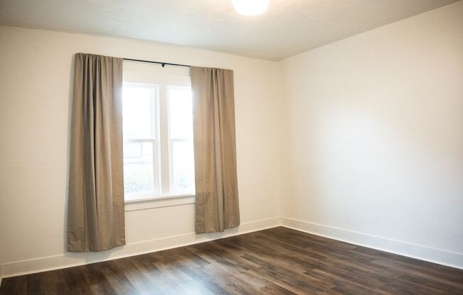 Large 2 Bed 2 Bath Home w/ Detached Garage in the Heart of Spokane!