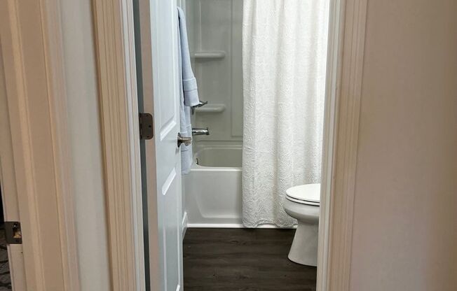 2 beds, 1 bath, 950 sqft, $1,175, Unit 3034-3