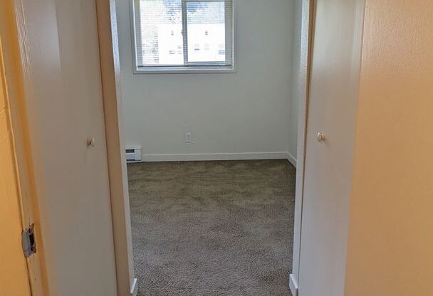Studio, 1 bath, 350 sqft, $995, Unit 307