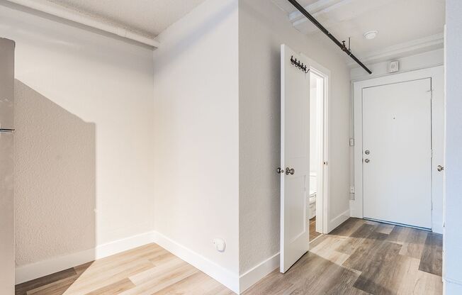 Studio, 1 bath, 275 sqft, $1,050, Unit B5