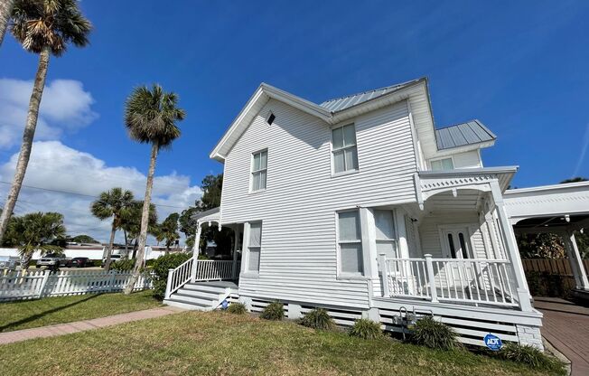 STUNNING Victorian-Style 4 Bedroom, 3 Bathroom DREAM HOME with Intercoastal Views!! MINUTES FROM THE BEACH!! (Lawn Care Included!!)