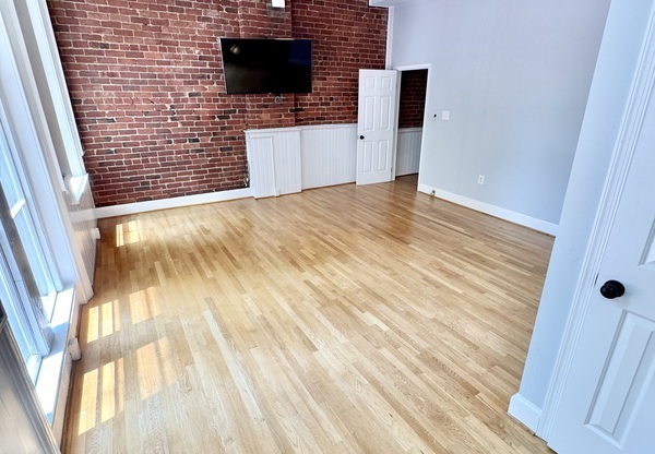 204 W BROAD ST
