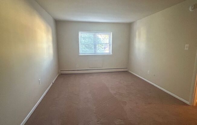 1 bed, 1 bath, 700 sqft, $1,300, Unit A205
