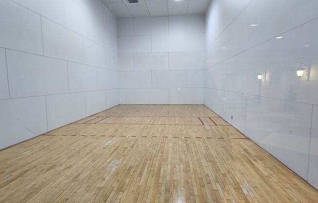 2 beds, 2 baths, $2,000, Unit # 326