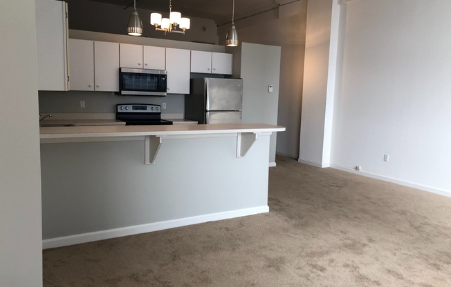 1 bed, 1 bath, 778 sqft, $1,189, Unit 611