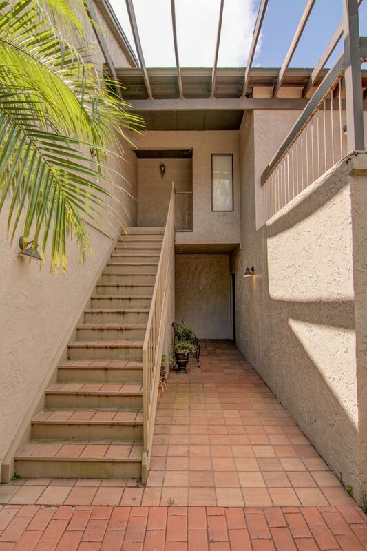 1096 AZALEA LN