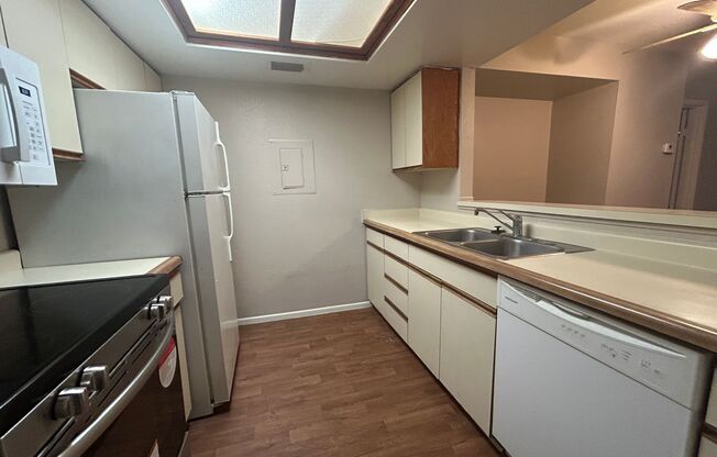 2 beds, 1.5 baths, $1,395, Unit UNIT 1024