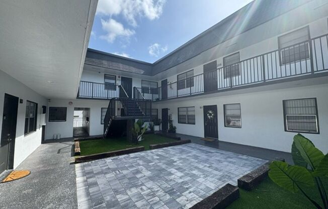 1 bed, 1 bath, $1,595, Unit F209