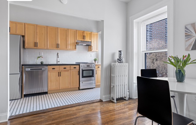 302 LAFAYETTE AVE