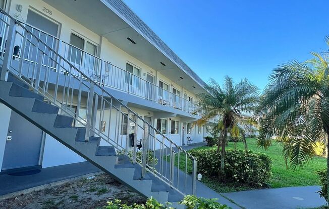 1200 S Broadway Lantana, FL 33462