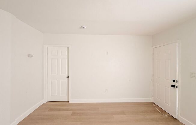 10516 1/2 S VERMONT AVE