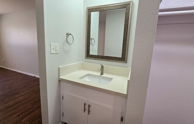 3 beds, 2 baths, 1,350 sqft, $2,898, Unit 33