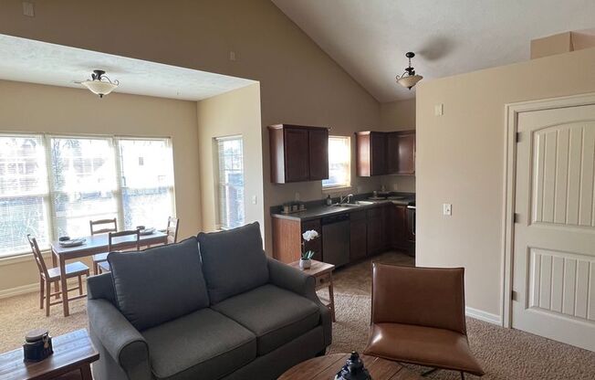 2 beds, 1 bath, 1,100 sqft, $1,595, Unit 615 - Unit 201 Duplex B1100