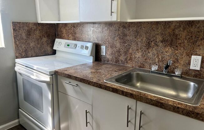 2 beds, 1 bath, 750 sqft, $1,850, Unit 5300-24