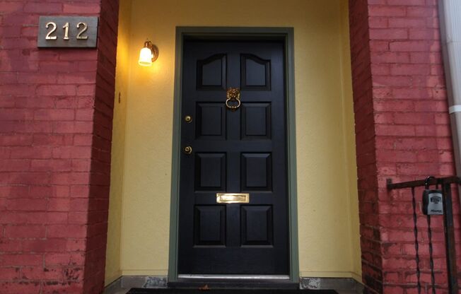 212 W Lee Street