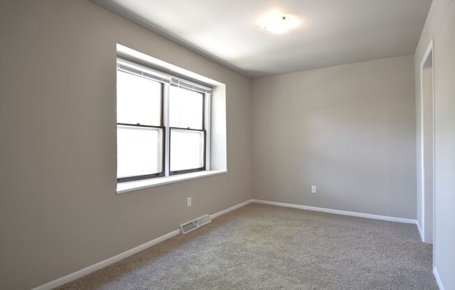 3 beds, 2 baths, 1,300 sqft, $2,505, Unit 3208-2