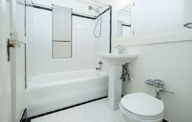 1 bed, 1 bath, 550 sqft, $1,300, Unit 405