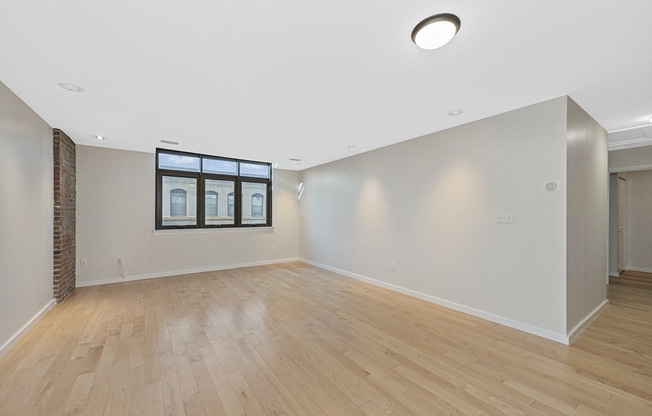 376 Commercial St.