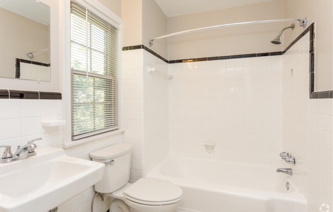2 beds, 1 bath, 800 sqft, $975, Unit 1107-4