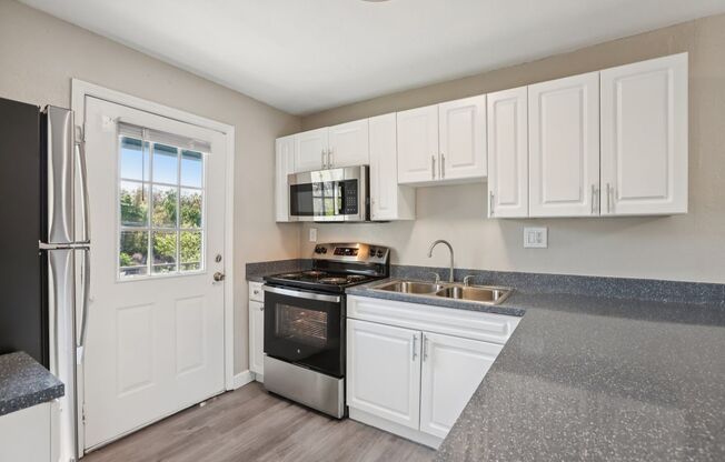 2 beds, 1 bath, 812 sqft, $1,400, Unit 71202