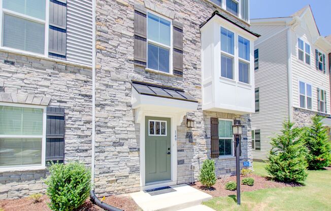 4 Bedroom, 3.5 Bath End Unit Townhome In Smithfield