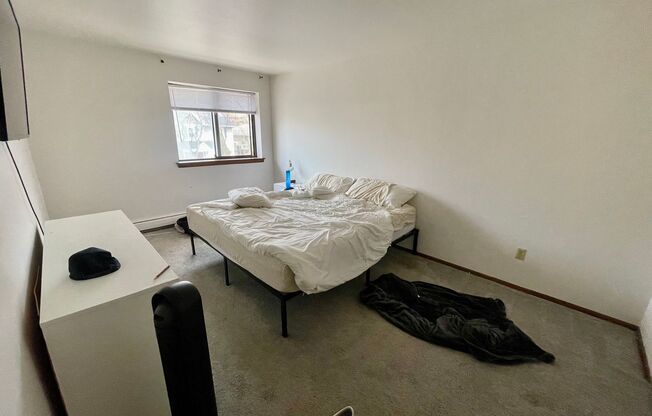 2 beds, 1 bath, $1,295, Unit 201