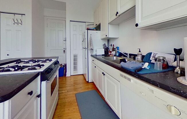 Second Floor Lakeview One Bedroom