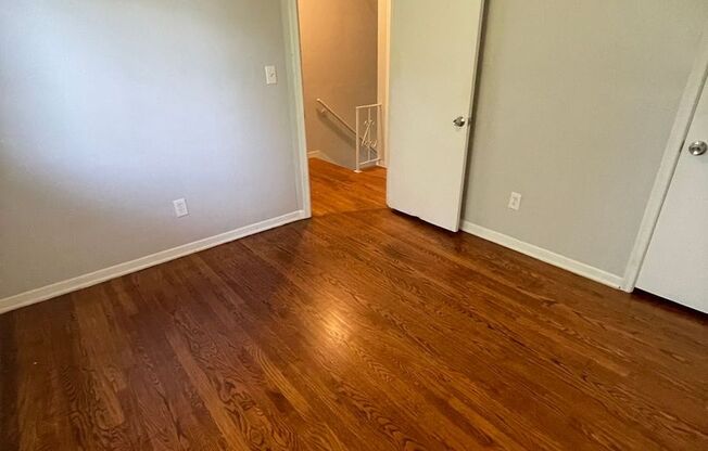 2 beds, 1 bath, $995